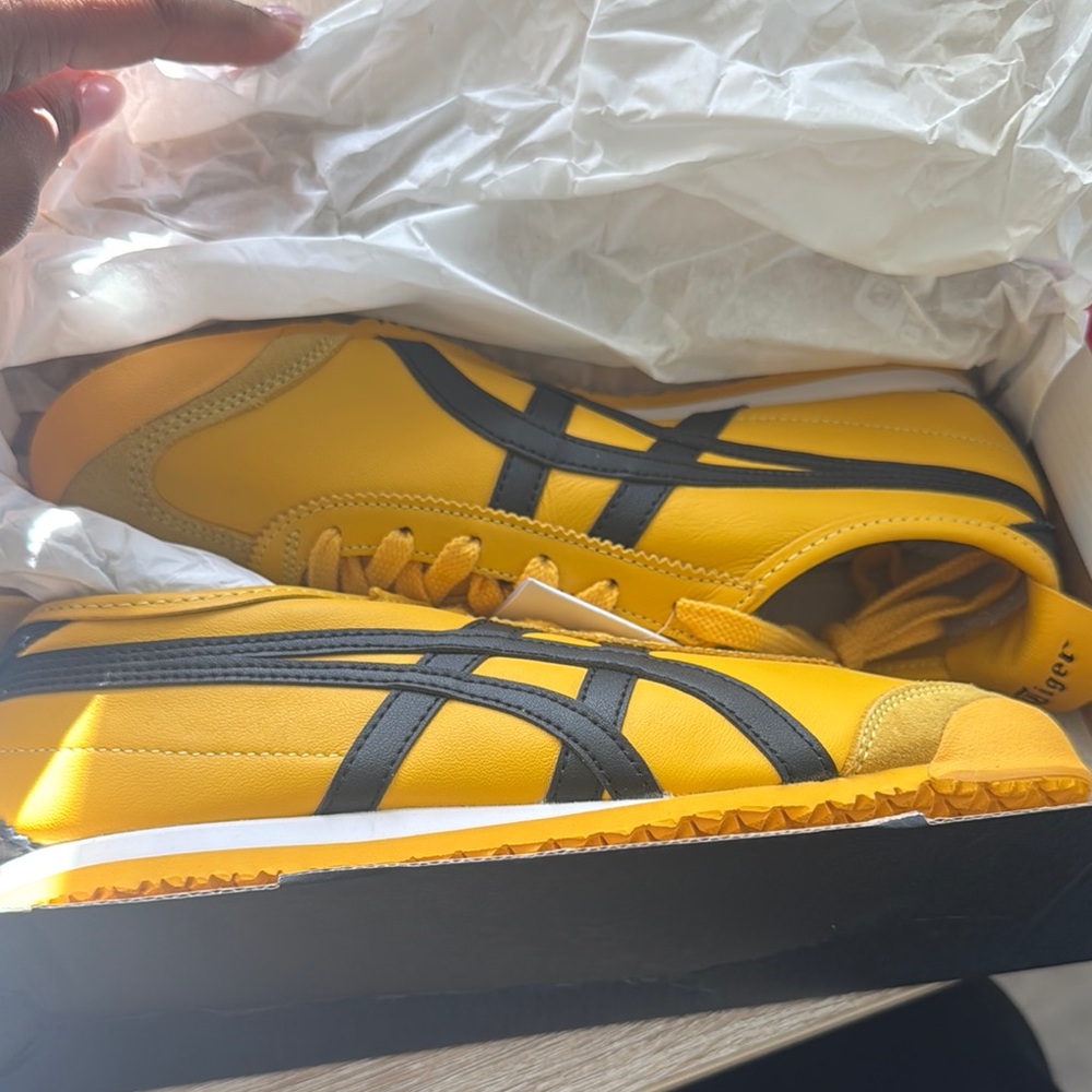 Onitsuka Tiger by Asics Yellow and Black Sneakers Low-Top Design